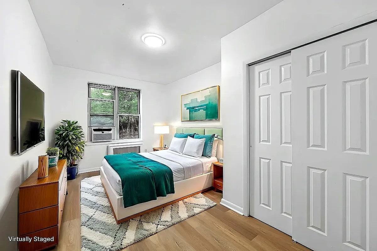 327 E 10th St #3B - Photo 2 of 5