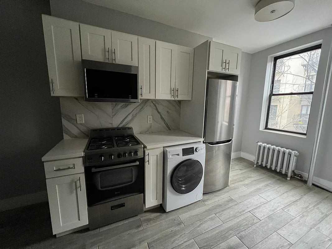 321 E 115th St #3A - Photo 2 of 6