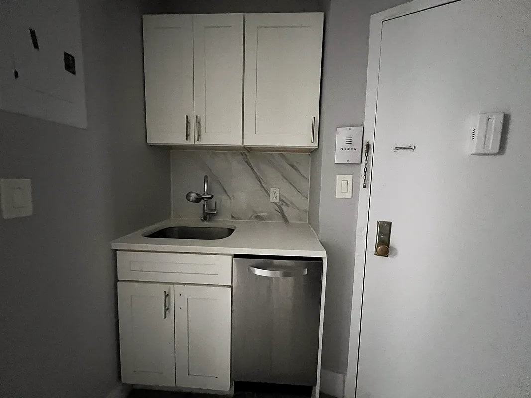 321 E 115th St #3A - Photo 3 of 6