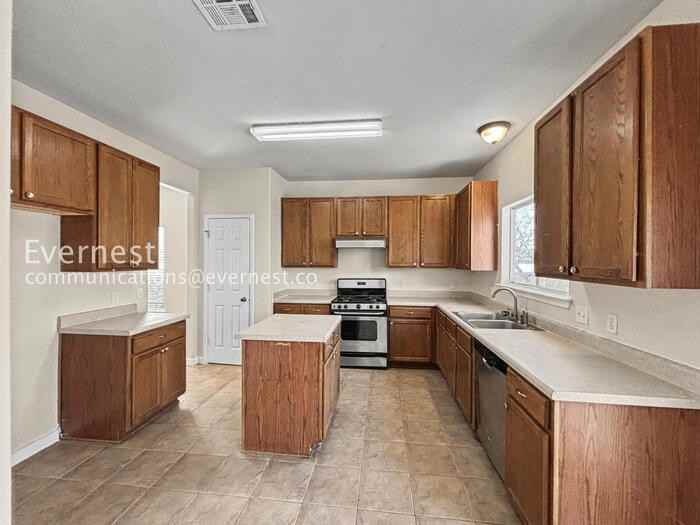 3502 Cheyenne St - Photo 2 of 25