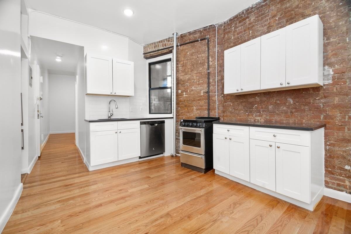 551 Hudson St #11 - Photo 4 of 7