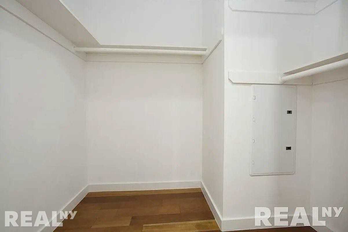 E 3rd St #4D - Photo 4 of 7