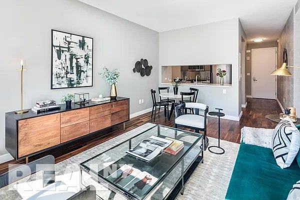 W 28th St #402 - Photo 3 of 10