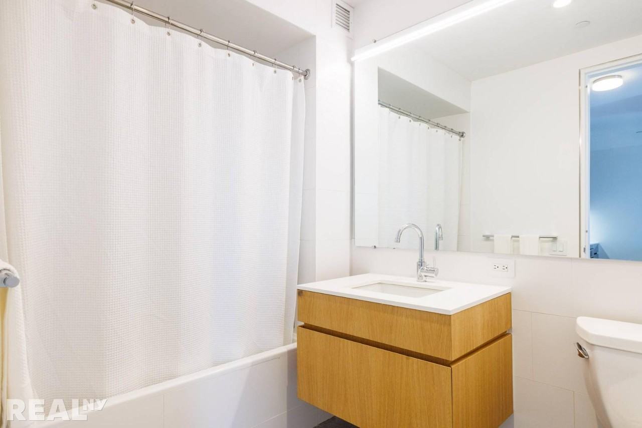 E 126th St #1003 - Photo 5 of 9