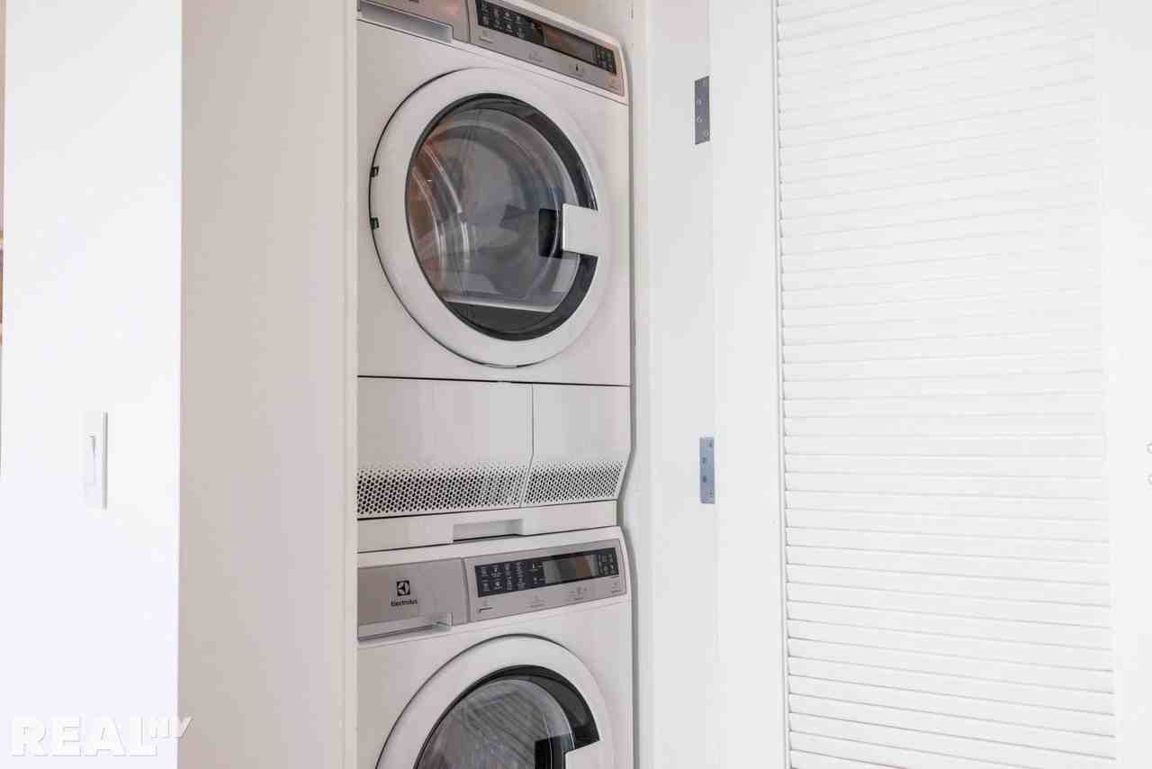 E 126th St #1003 - Photo 6 of 9