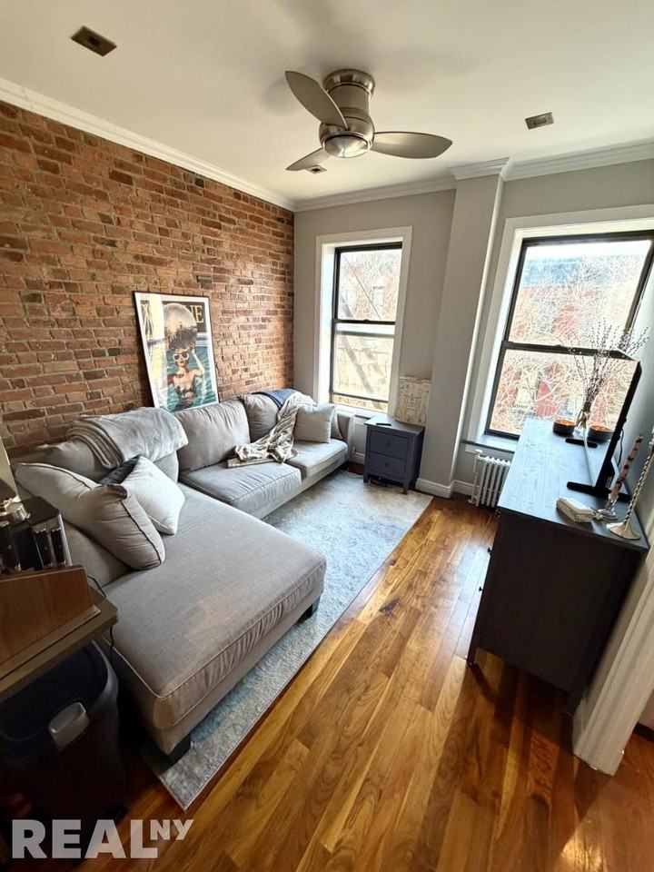 Elizabeth St #5B - Photo 2 of 7