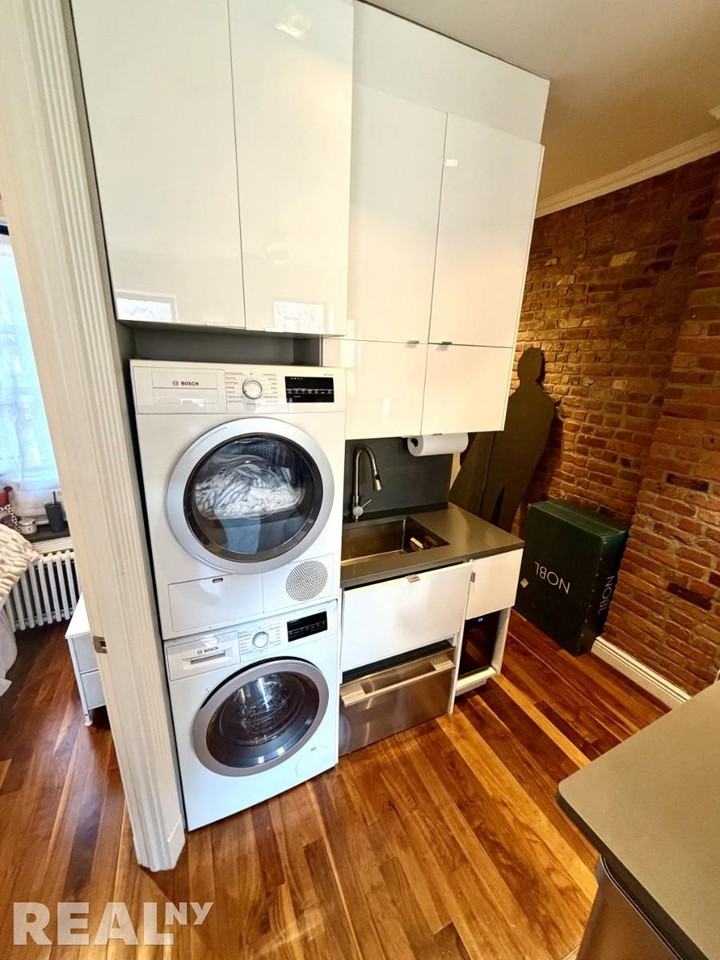 Elizabeth St #5B - Photo 3 of 7