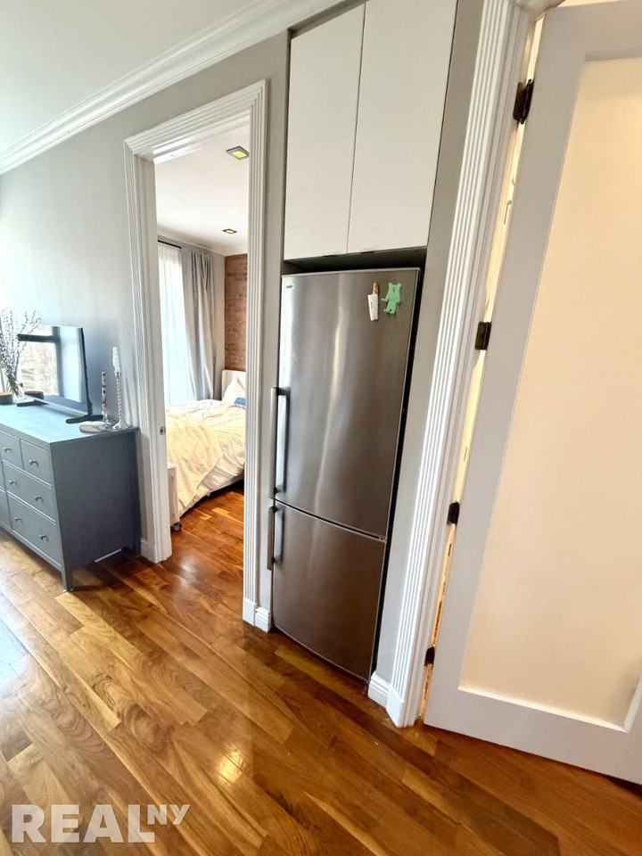 Elizabeth St #5B - Photo 4 of 7