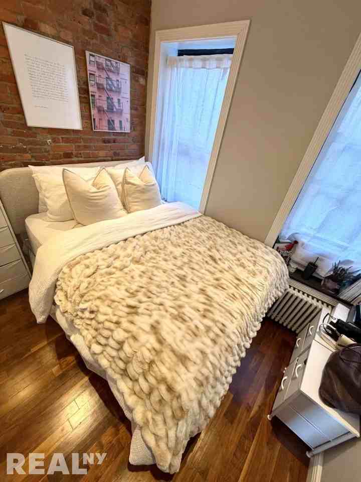 Elizabeth St #5B - Photo 5 of 7