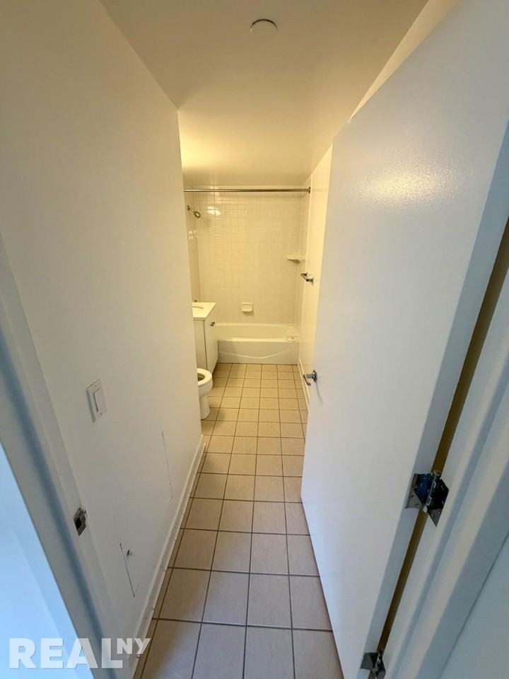 Chrystie St #835C - Photo 2 of 4