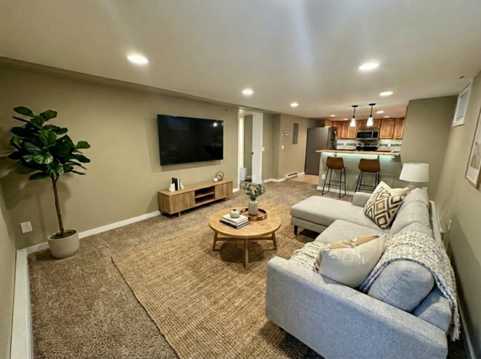 404 E Oak St #B - Photo 3 of 26