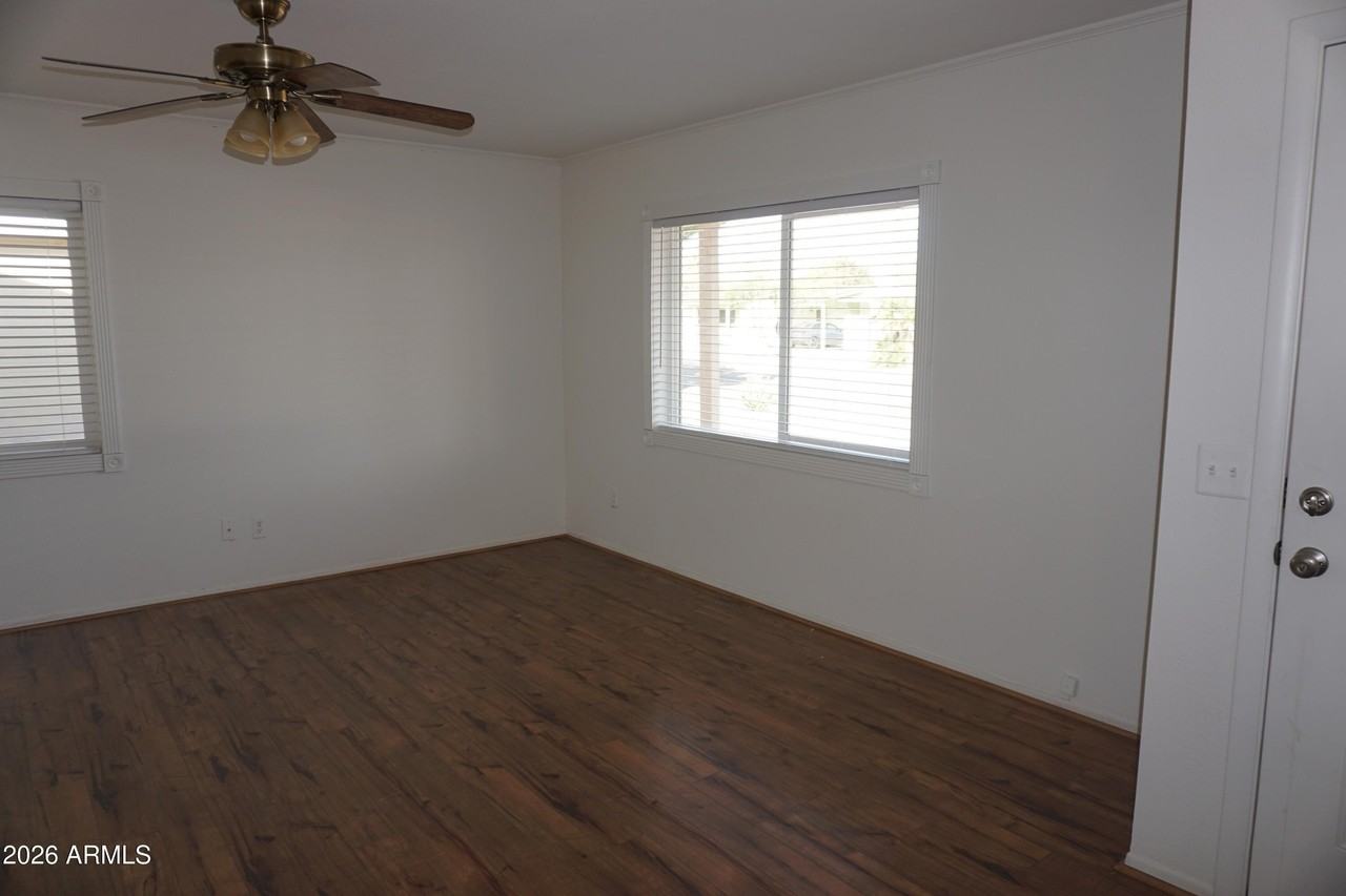 2331 E Betty Elyse Ln - Photo 2 of 18