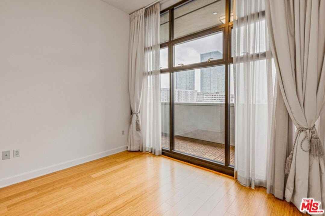 3223 W 6th St Unit 511 #511 - Photo 2 of 13