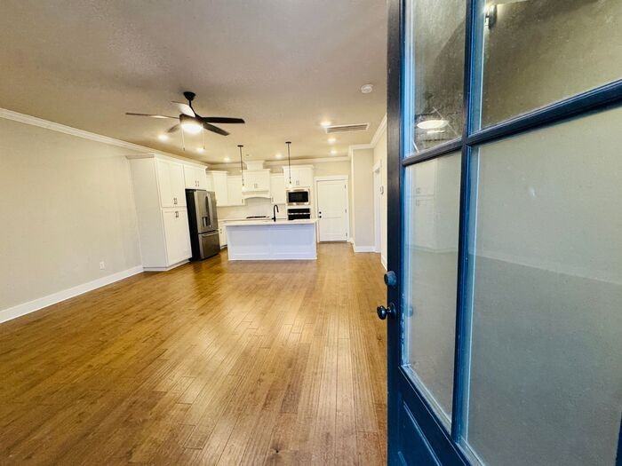 136 Iberville St - Photo 3 of 36