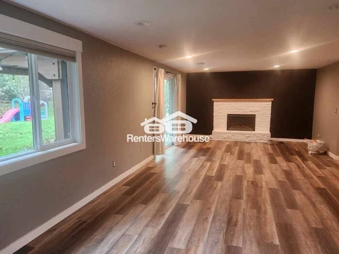 9811 48th Ave E - Photo 4 of 20