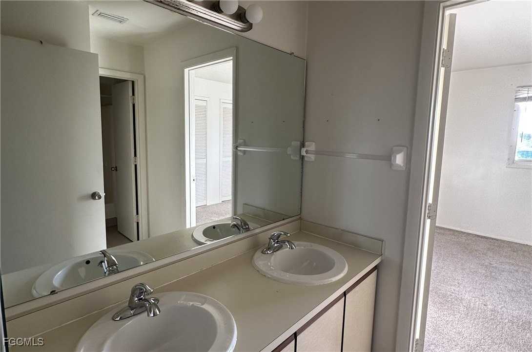 4625 Sw 8th Pl Apt 8 #8 - Photo 5 of 15