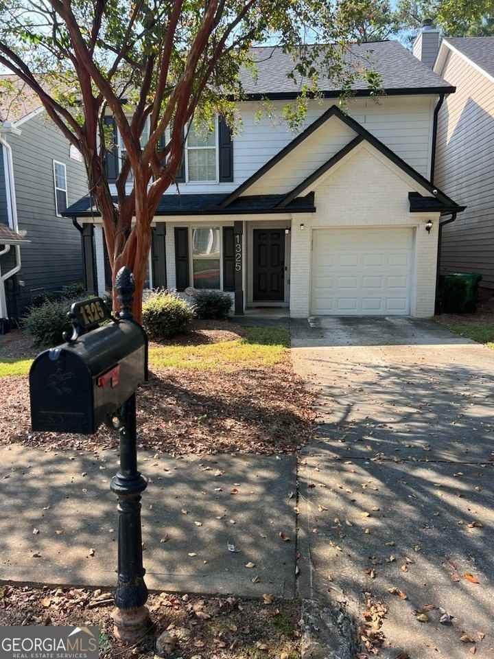 1325 Gates Cir Se - Photo 2 of 14