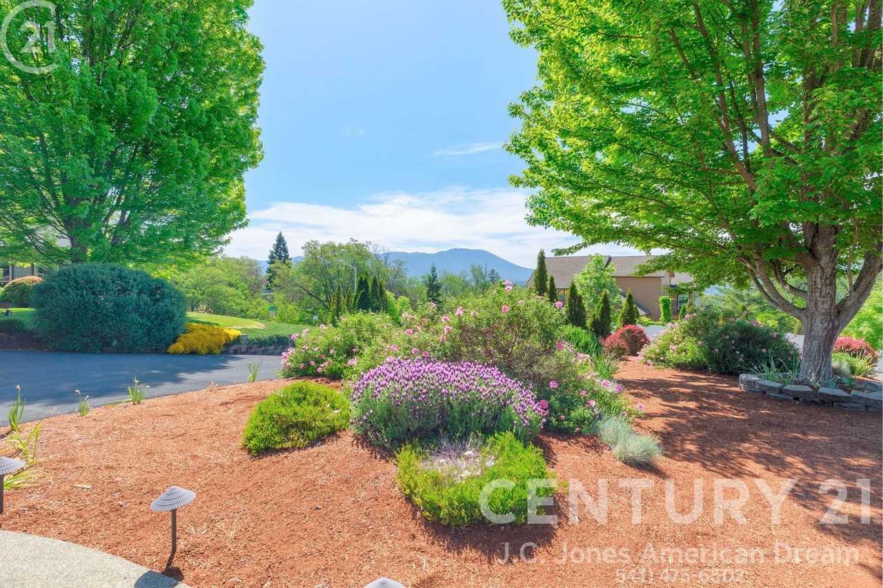 1858 Nw Sunview Pl - Photo 2 of 46