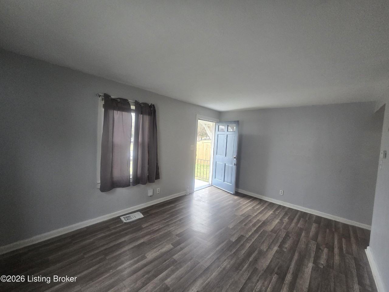 3004 Wyandotte Ave - Photo 3 of 13