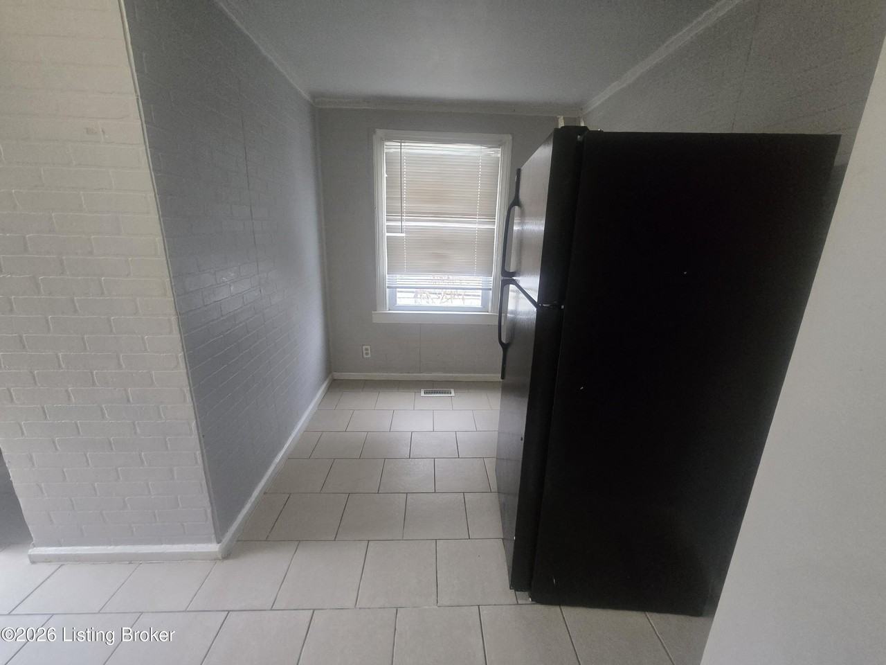 3004 Wyandotte Ave - Photo 4 of 13