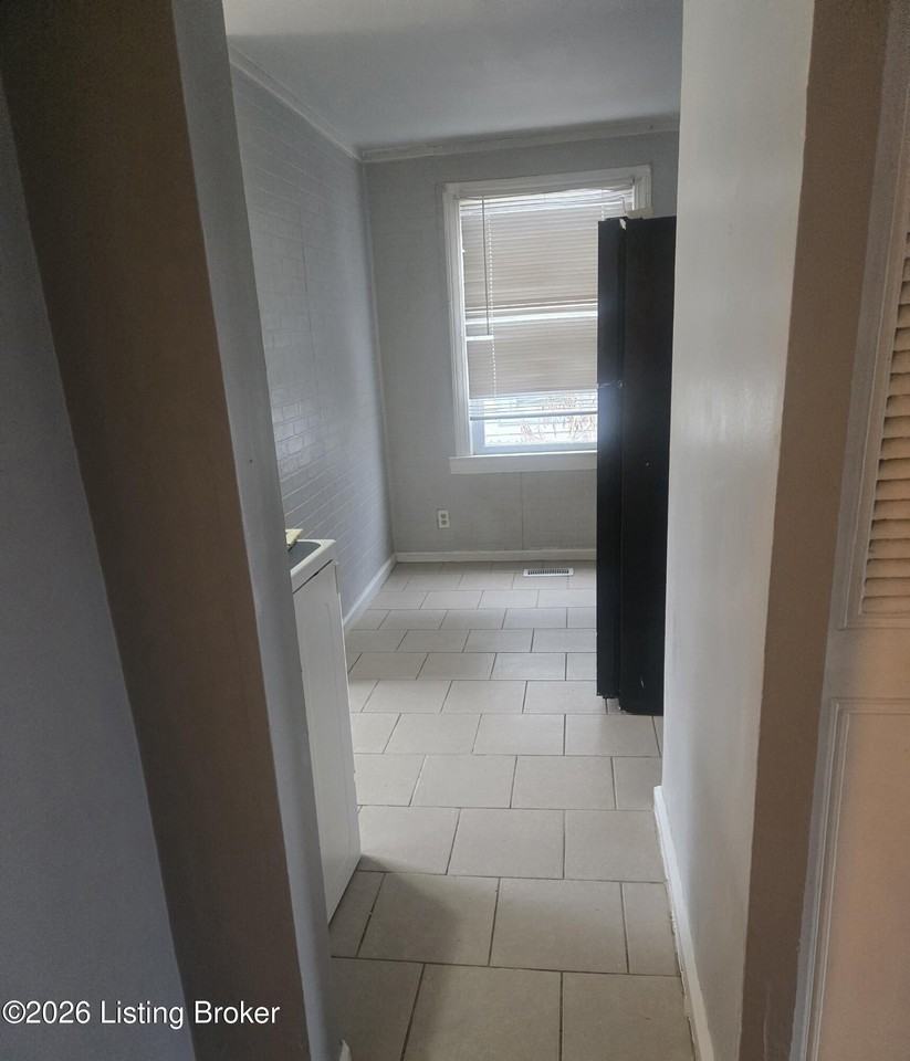 3004 Wyandotte Ave - Photo 5 of 13