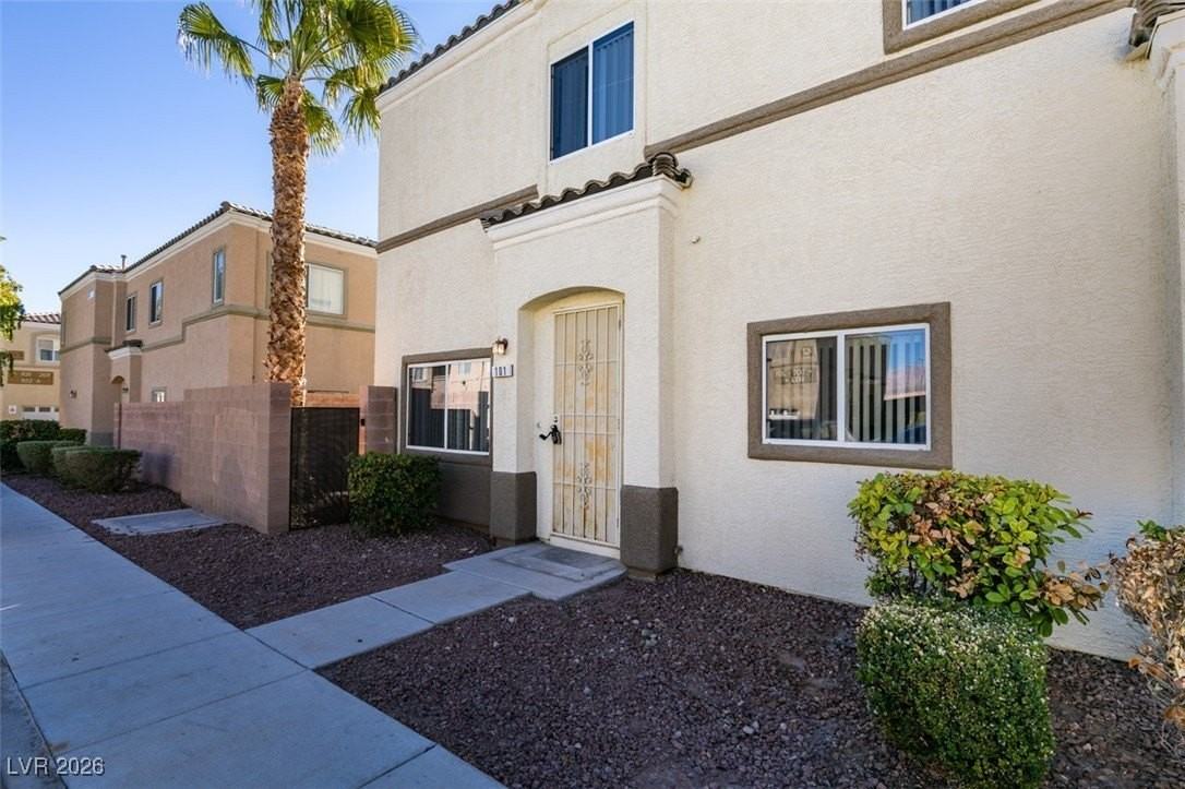 6328 Desert Leaf St #101 - Photo 3 of 32