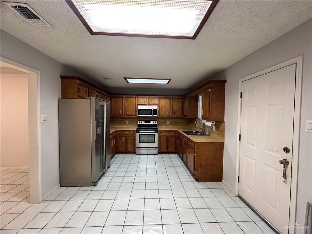 601 Kennedy Ave - Photo 7 of 18