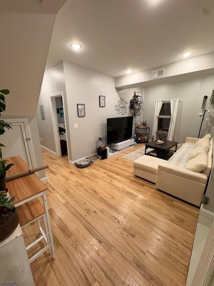 73 Oakwood Ave #1 - Photo 4 of 16