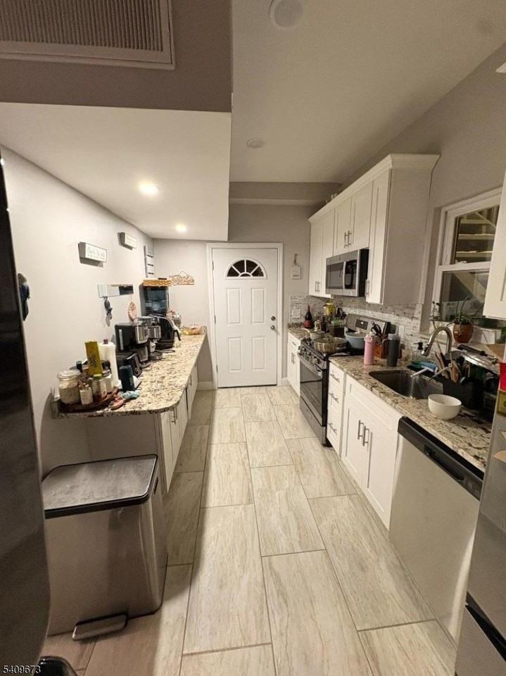 73 Oakwood Ave #1 - Photo 7 of 16