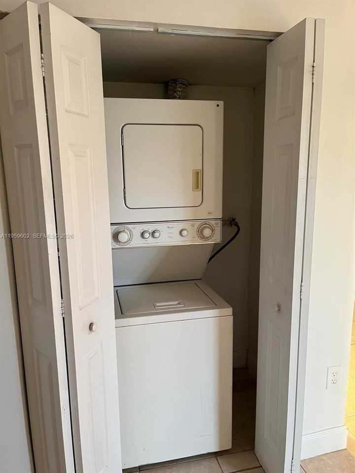 3721 Sw 62nd Ave #AB - Photo 4 of 16