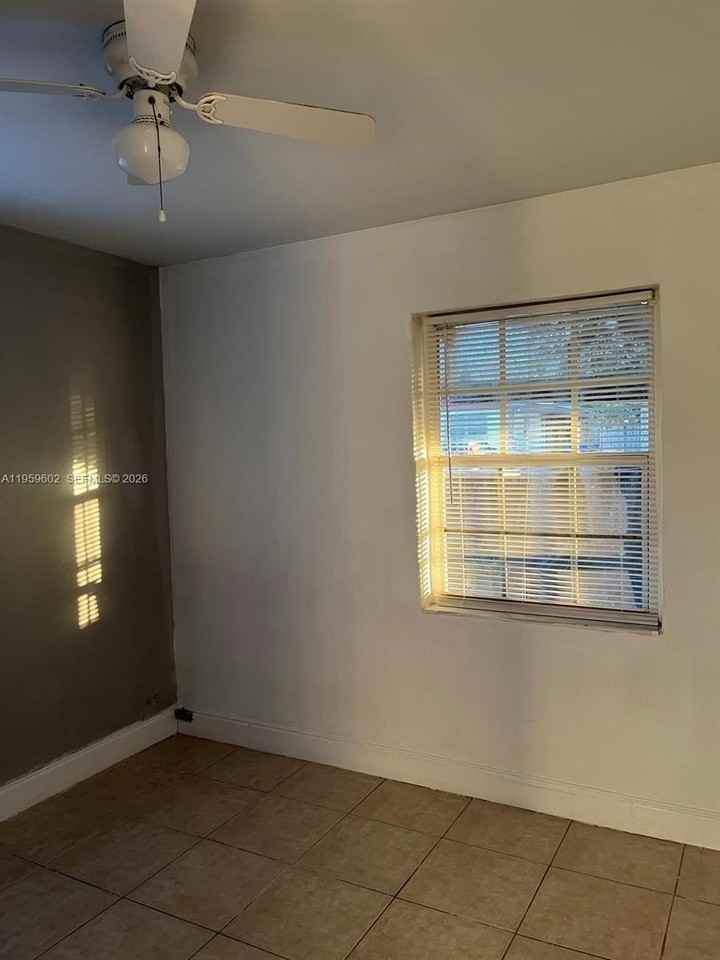 3721 Sw 62nd Ave #AB - Photo 7 of 16