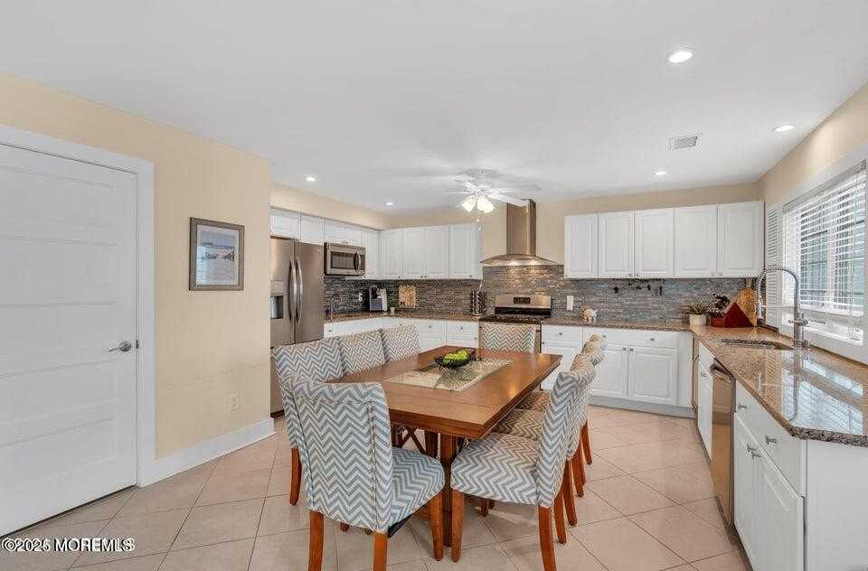 110 5th Ave - Photo 3 of 24