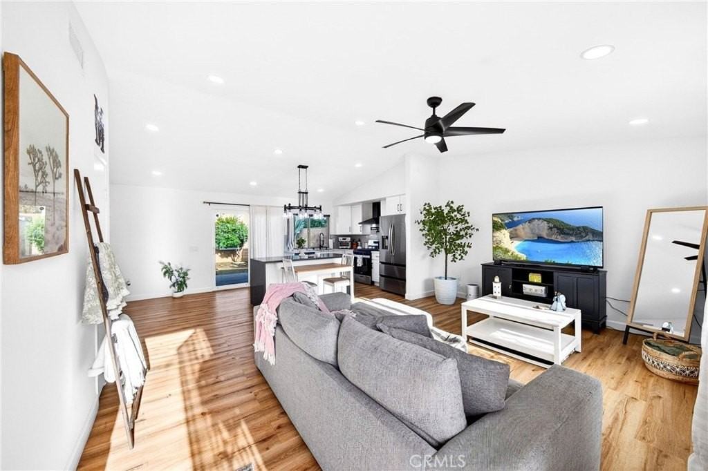 5050 Brooklawn Pl - Photo 3 of 43