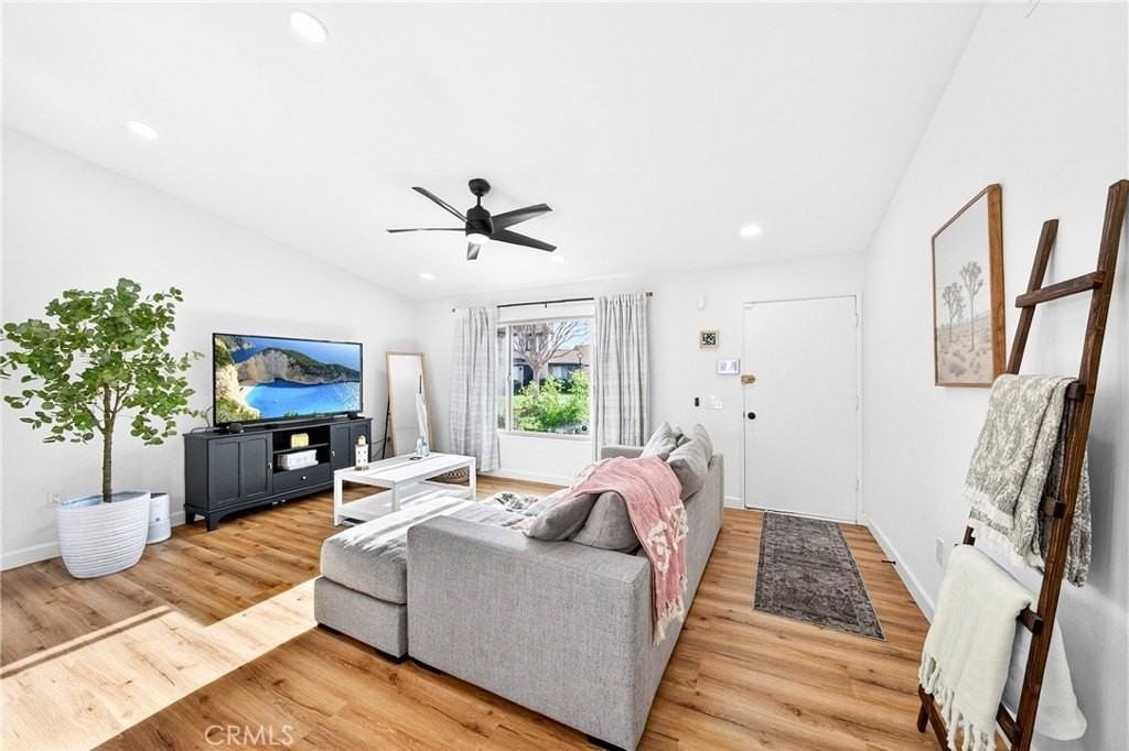 5050 Brooklawn Pl - Photo 5 of 43