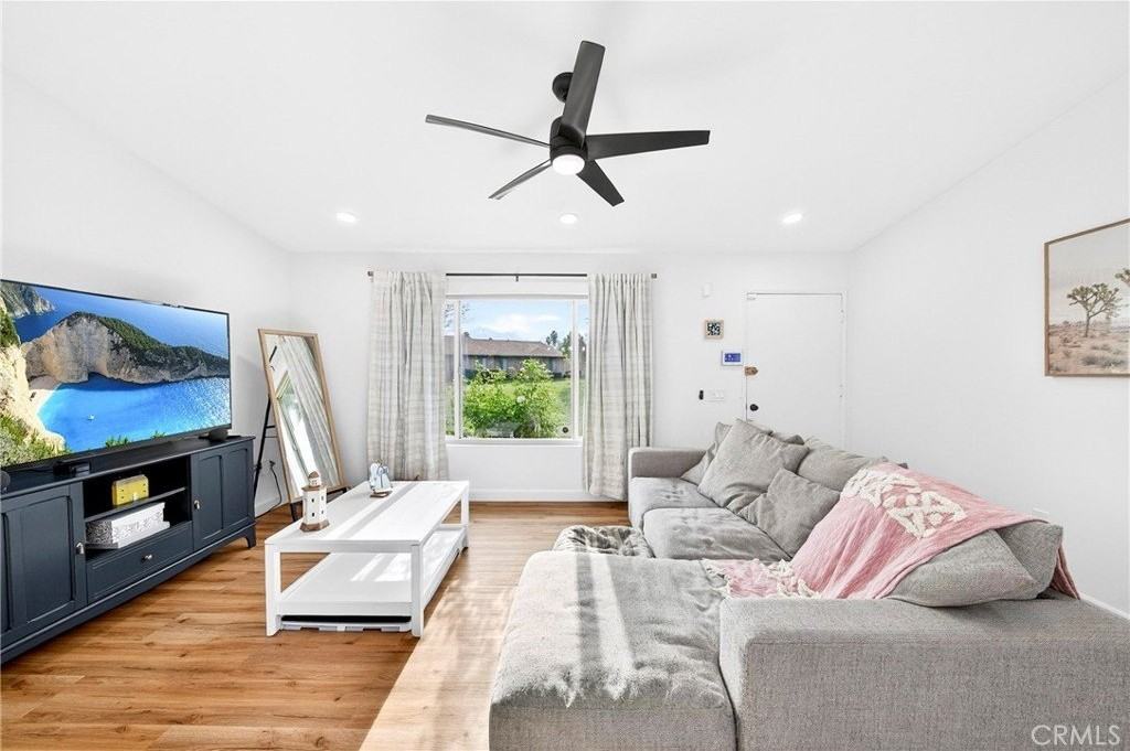 5050 Brooklawn Pl - Photo 7 of 43