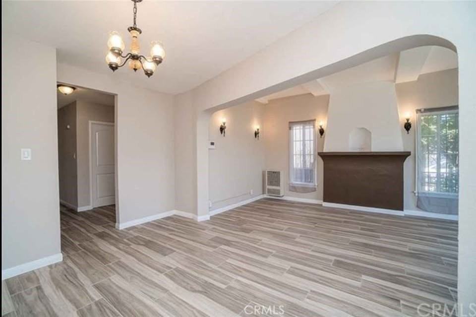 636 W 107th St - Photo 3 of 28