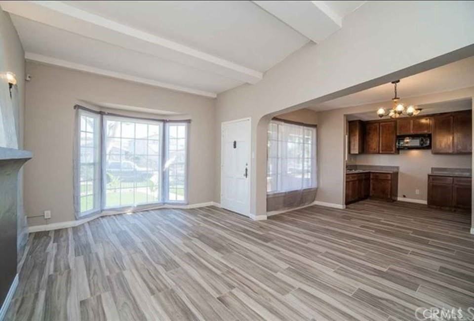 636 W 107th St - Photo 5 of 28