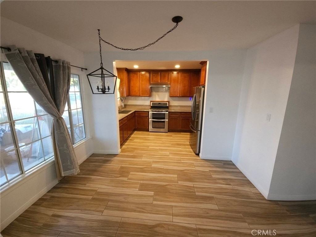 636 W 107th St - Photo 6 of 28