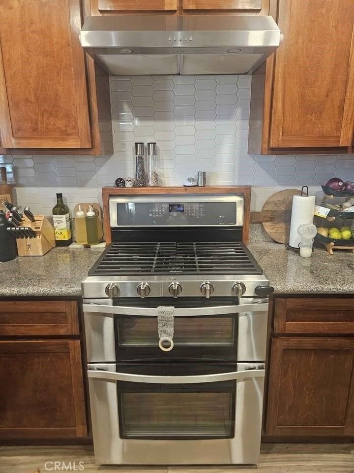 636 W 107th St - Photo 7 of 28