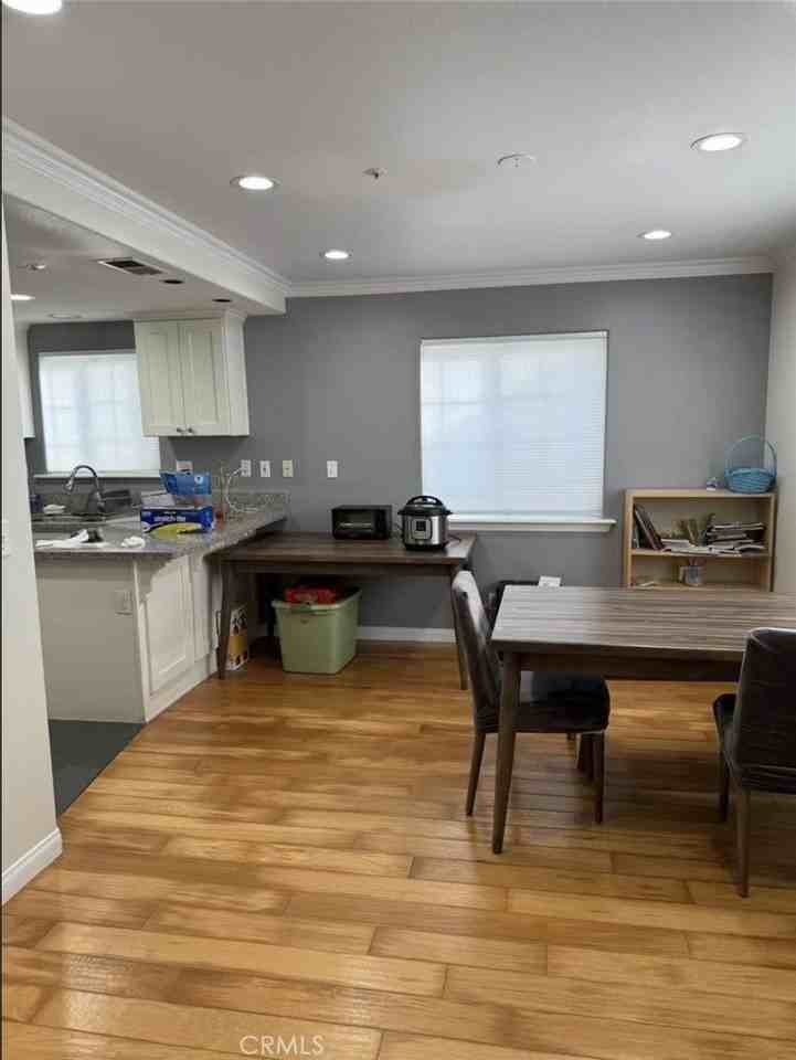 2418 Harriman Ln #A - Photo 3 of 4