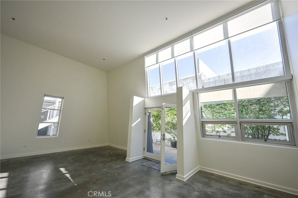 615 Hampton Dr #C103 - Photo 3 of 33