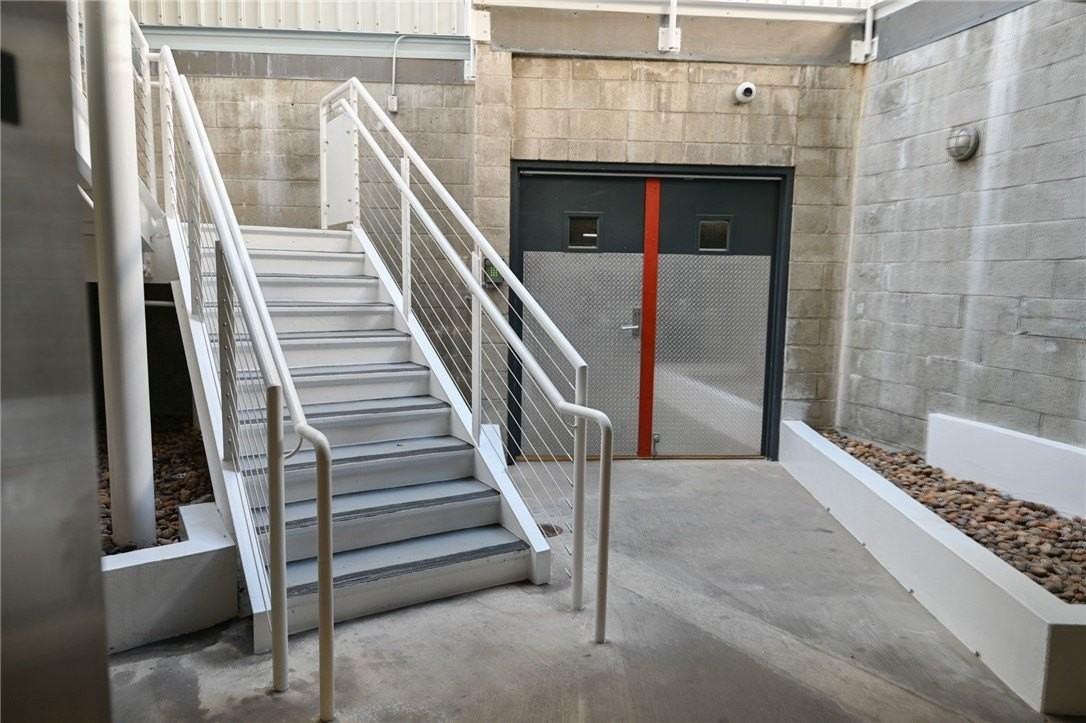 615 Hampton Dr #C103 - Photo 6 of 33