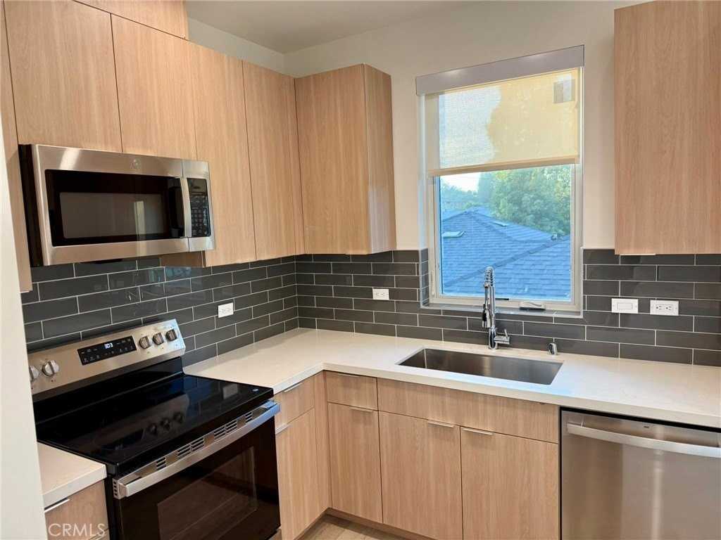 17816 Bullock St - Photo 7 of 23