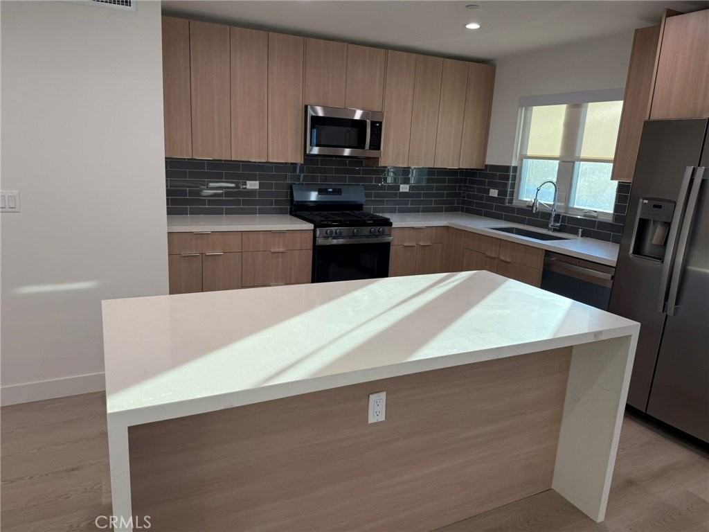 5972 Jamieson Ave - Photo 2 of 22