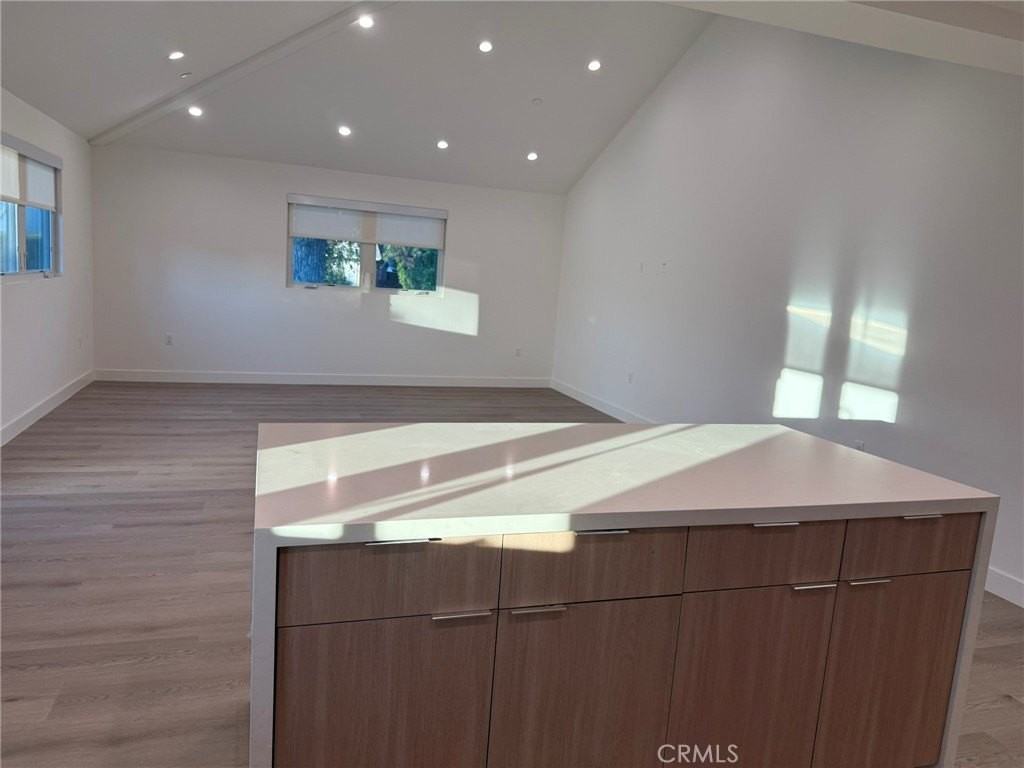 5972 Jamieson Ave - Photo 4 of 22