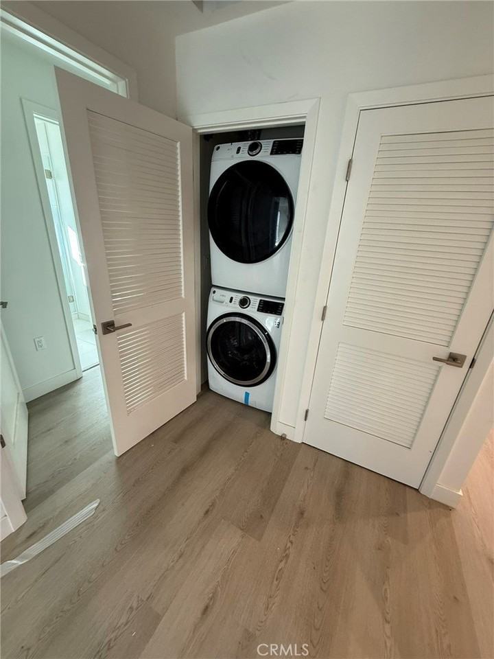 5972 Jamieson Ave - Photo 5 of 22