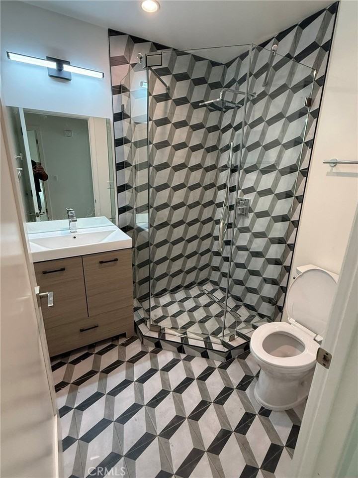 5972 Jamieson Ave - Photo 7 of 22