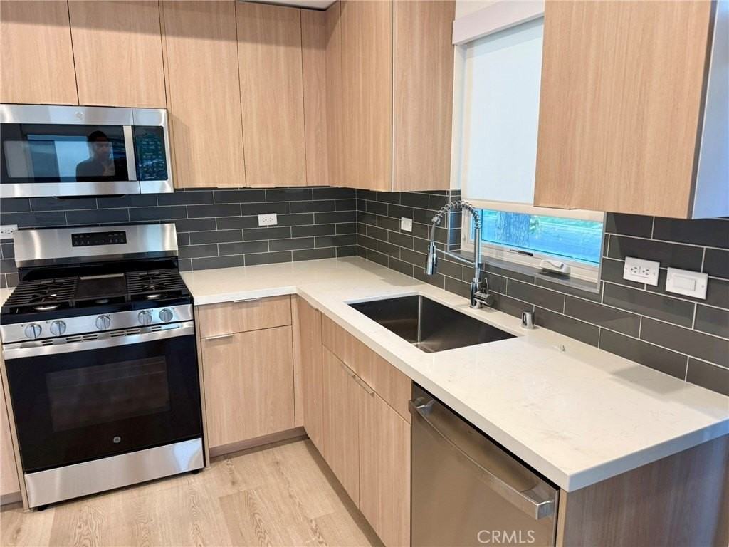 5974 Jamieson Ave - Photo 2 of 15