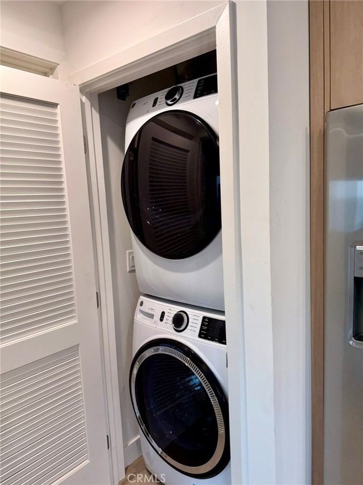 5974 Jamieson Ave - Photo 5 of 15