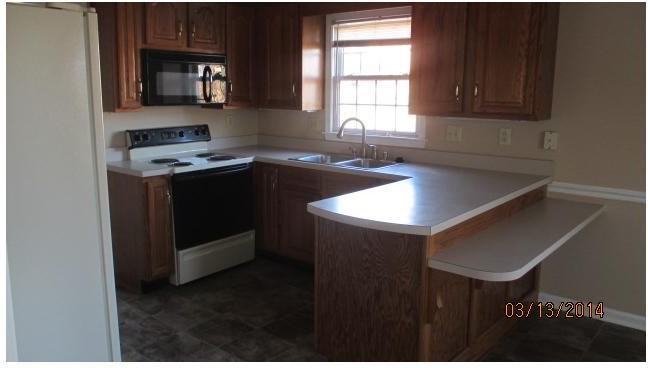 1111 Thornberry Dr - Photo 3 of 10